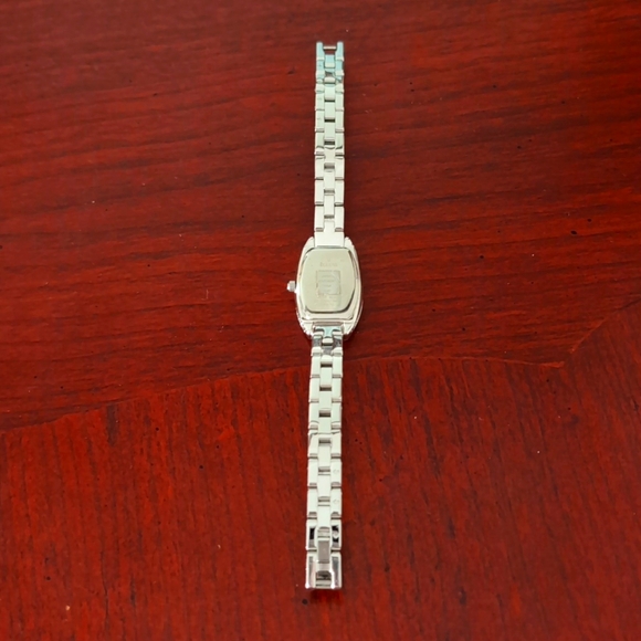 Ladies Bulova wrist watch Swarovski crystals very small size. Needs new battery - Picture 3 of 3